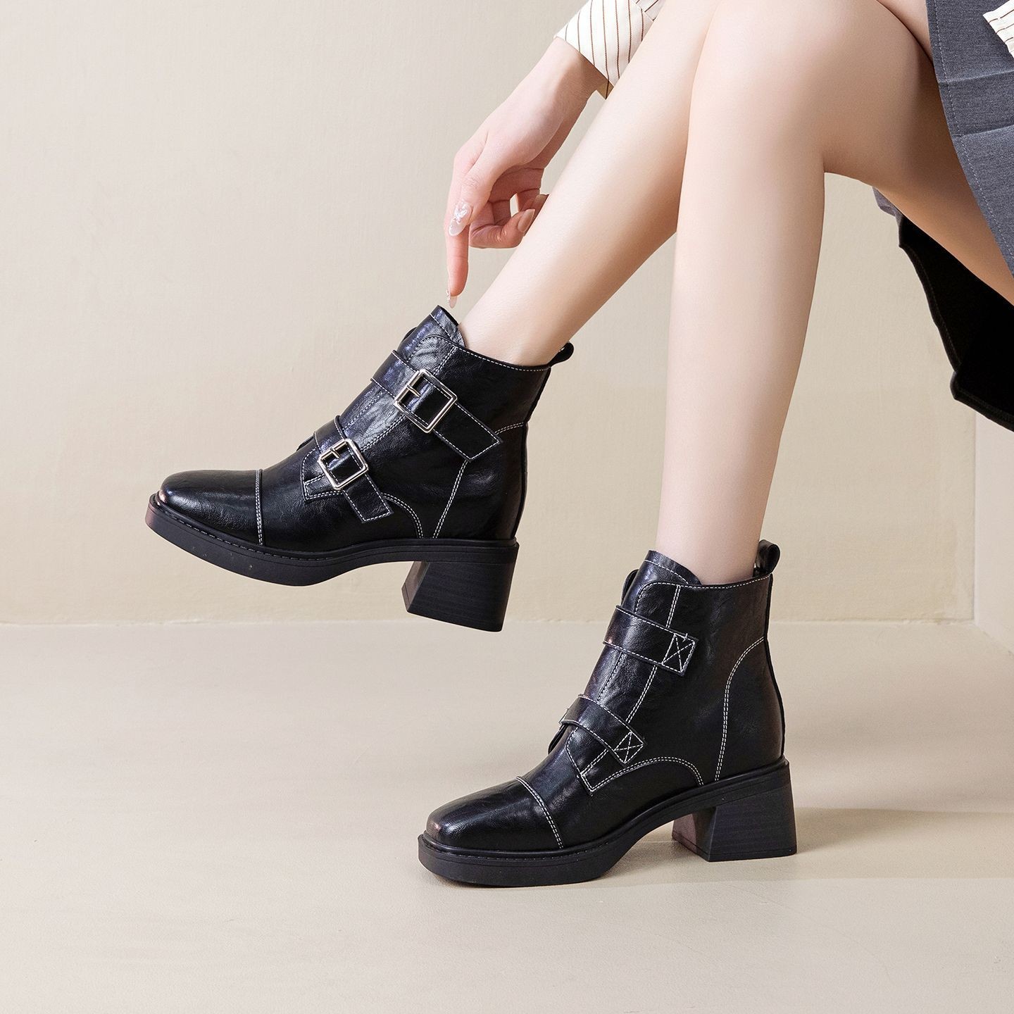 French Street Fashion - 2026 Spring British-Style Niche Fashion Leather
